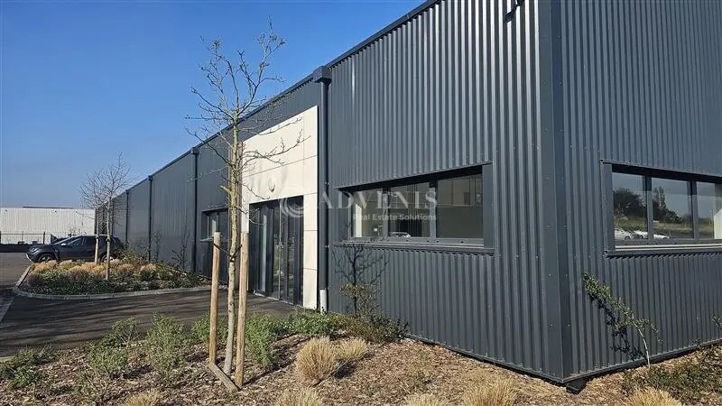 Industrial in Neuville-en-Ferrain for lease - Building Photo - Image 3 of 8