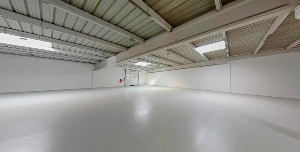 Flex in Coignières for sale - Interior Photo - Image 3 of 9