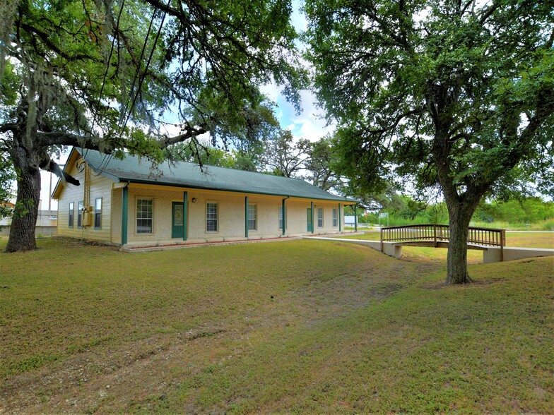 102 Whitetail Dr, San Marcos, TX for lease - Building Photo - Image 1 of 22