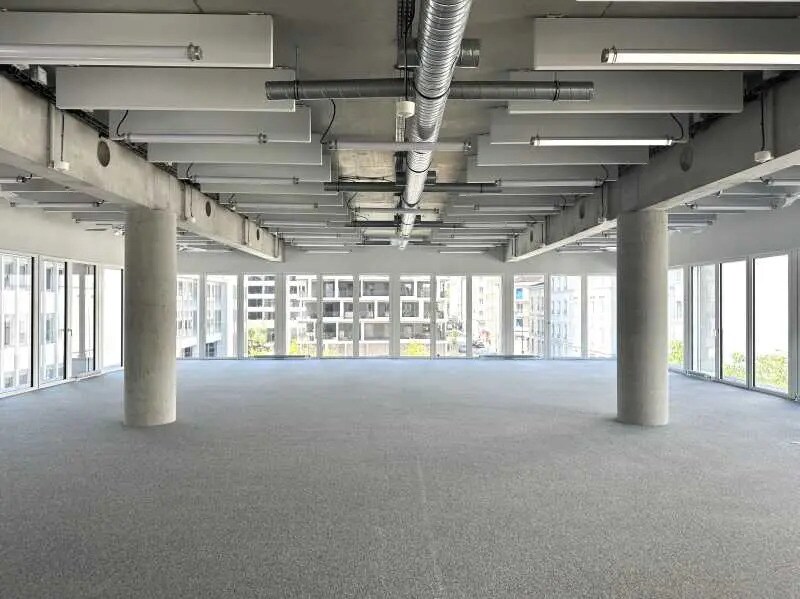 Office in Lyon for sale Building Photo- Image 1 of 6