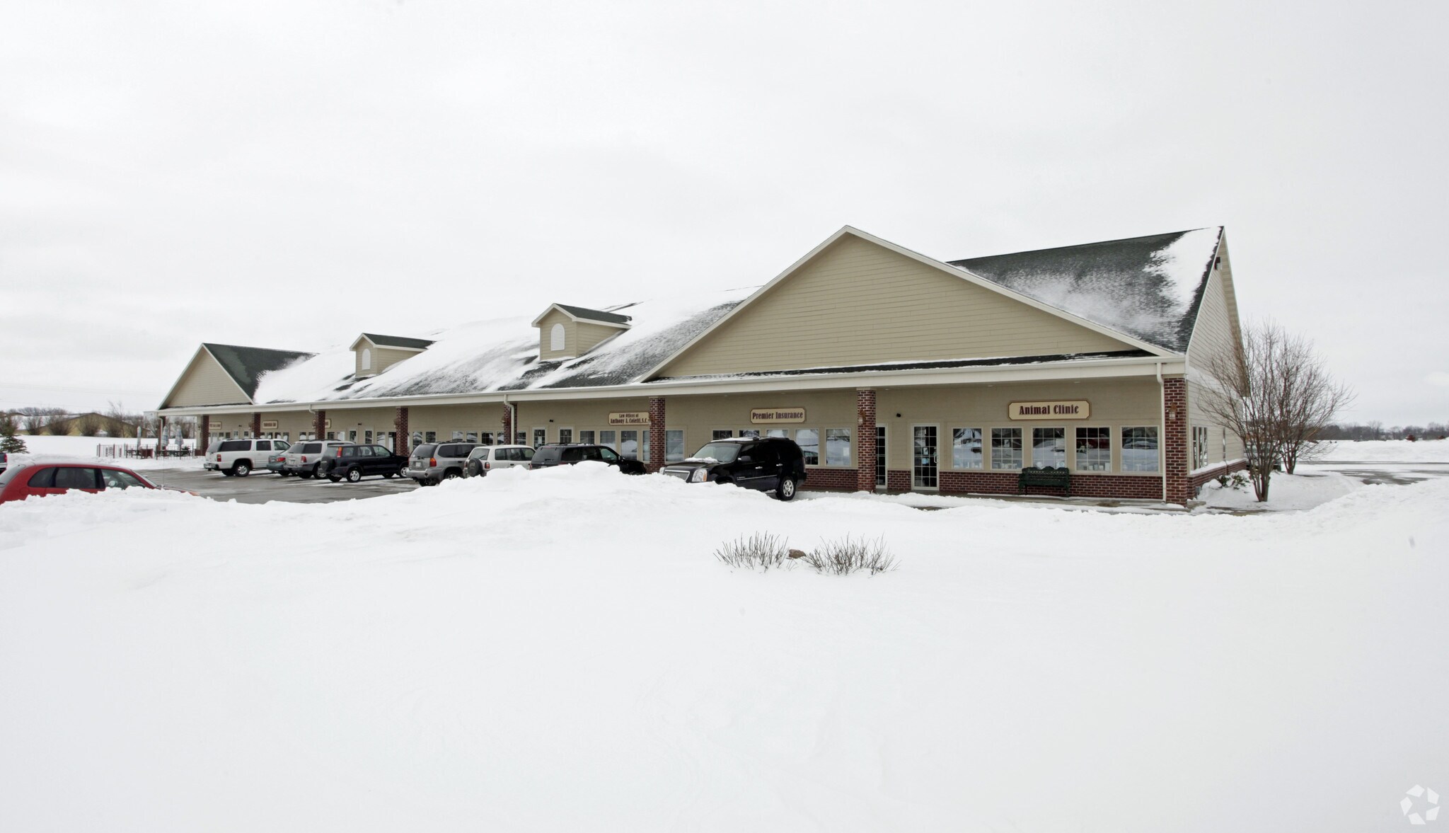 101 Evergreen Pky, Elkhorn, WI for sale Primary Photo- Image 1 of 1