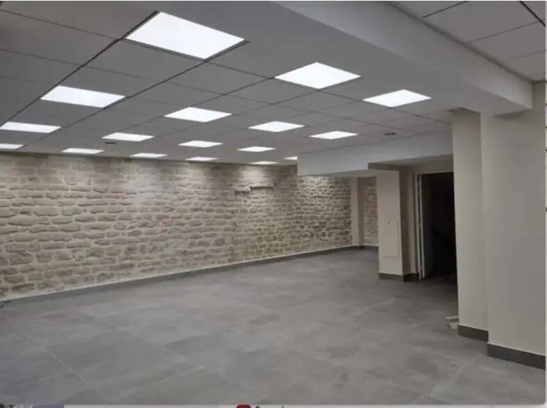 Retail in Paris for lease - Interior Photo - Image 3 of 4