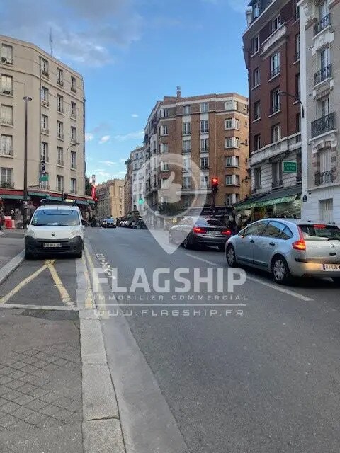 Retail in Paris for lease Building Photo- Image 1 of 2