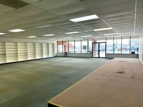 100 Spalding Square, Griffin, GA for lease Interior Photo- Image 2 of 3