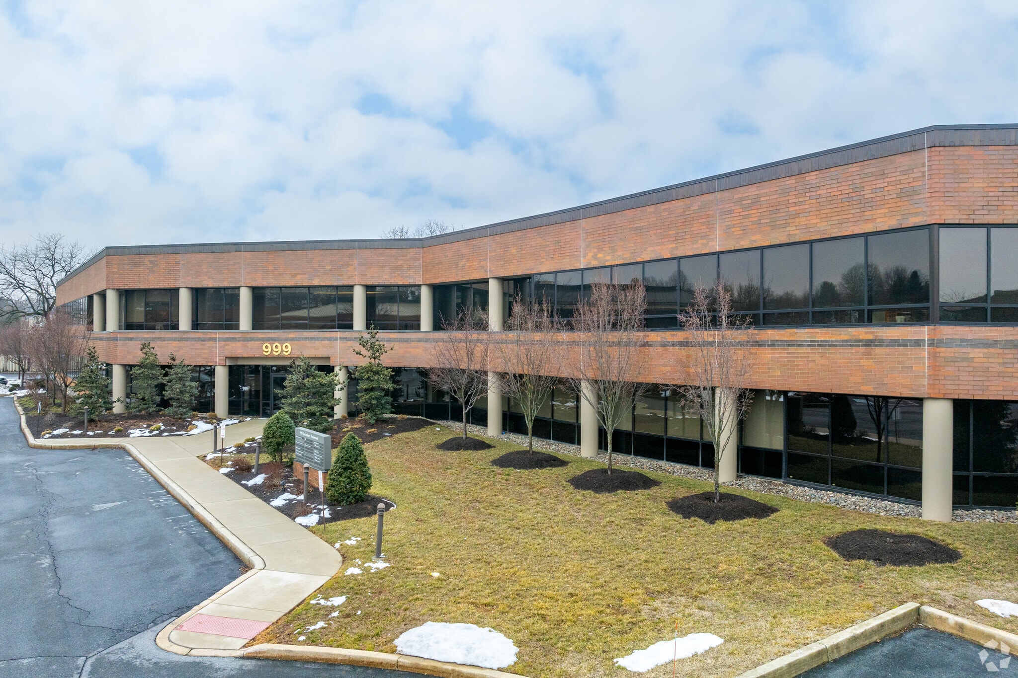 999 Berkshire Blvd, Wyomissing, PA for lease Building Photo- Image 1 of 21