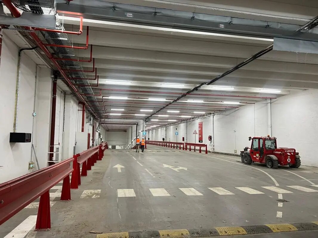 Industrial in Paris for lease Building Photo- Image 1 of 1