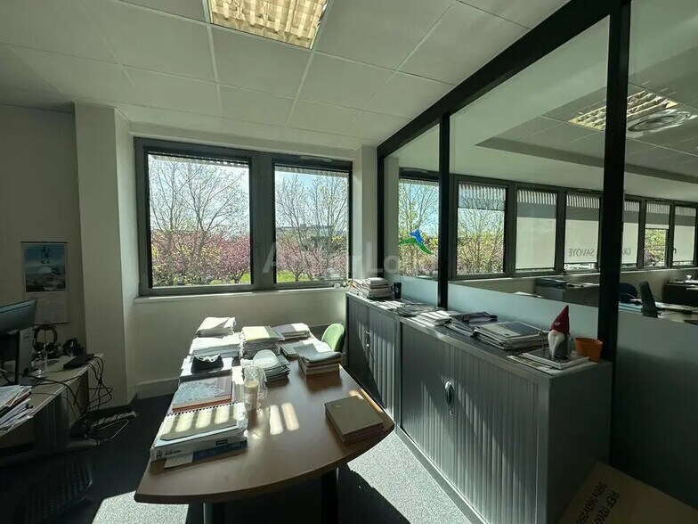 Office in Schiltigheim for lease - Building Photo - Image 2 of 13