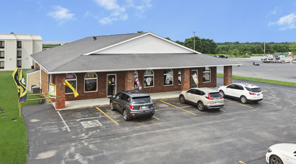 844 College Plaza, Ebensburg, PA for sale - Primary Photo - Image 1 of 27