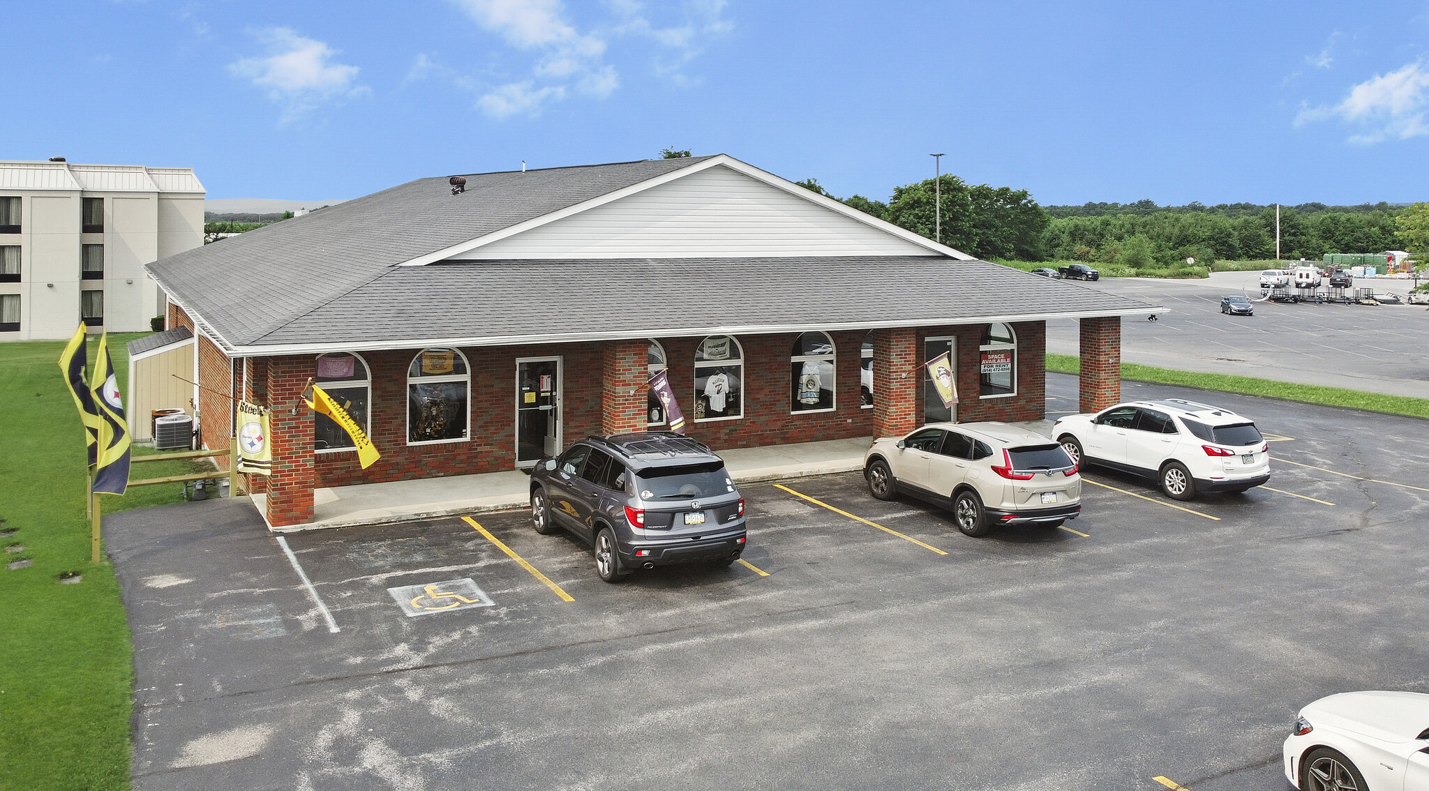 844 College Plaza, Ebensburg, PA for sale Primary Photo- Image 1 of 28