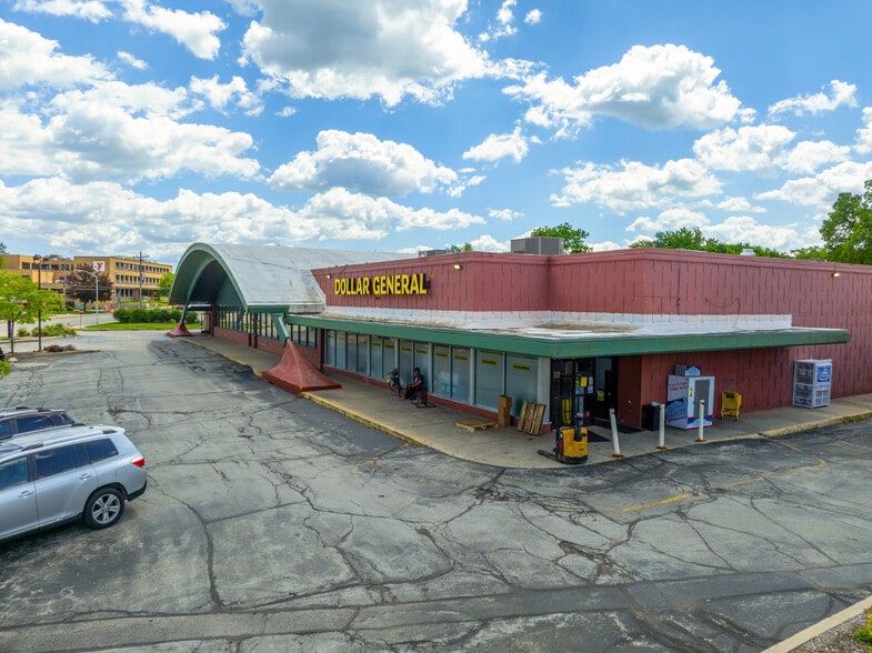 139 E Broadway, Waukesha, WI for lease - Building Photo - Image 2 of 10