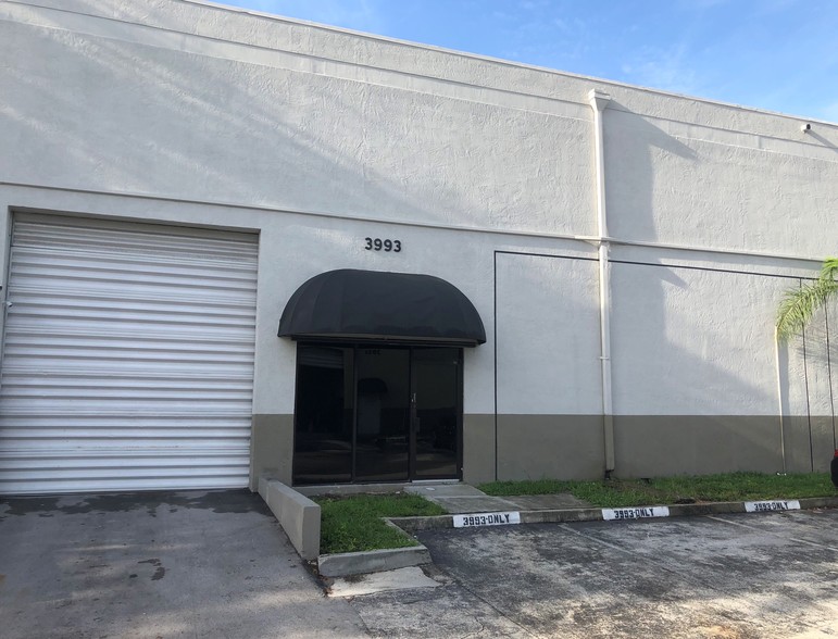 3989-4011 Pembroke Rd, Hollywood, FL for lease - Building Photo - Image 2 of 16