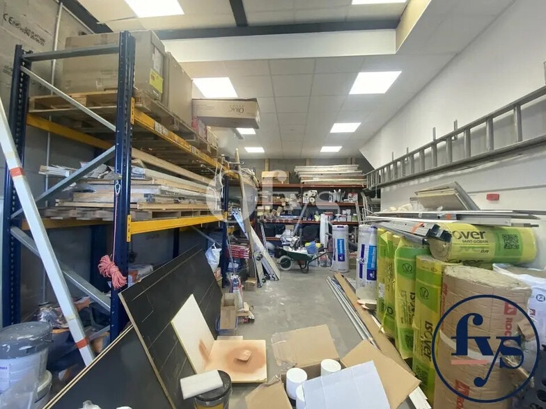 Flex in Dommartin for lease - Interior Photo - Image 2 of 13