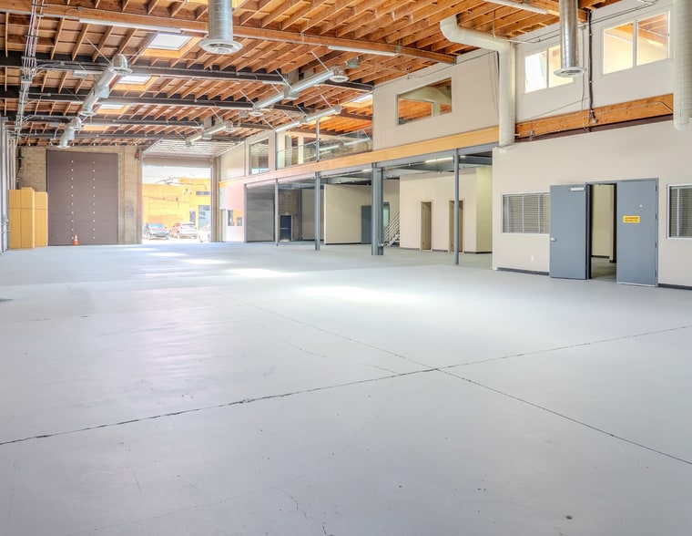 1900 E 7th Pl, Los Angeles, CA for lease - Building Photo - Image 1 of 14