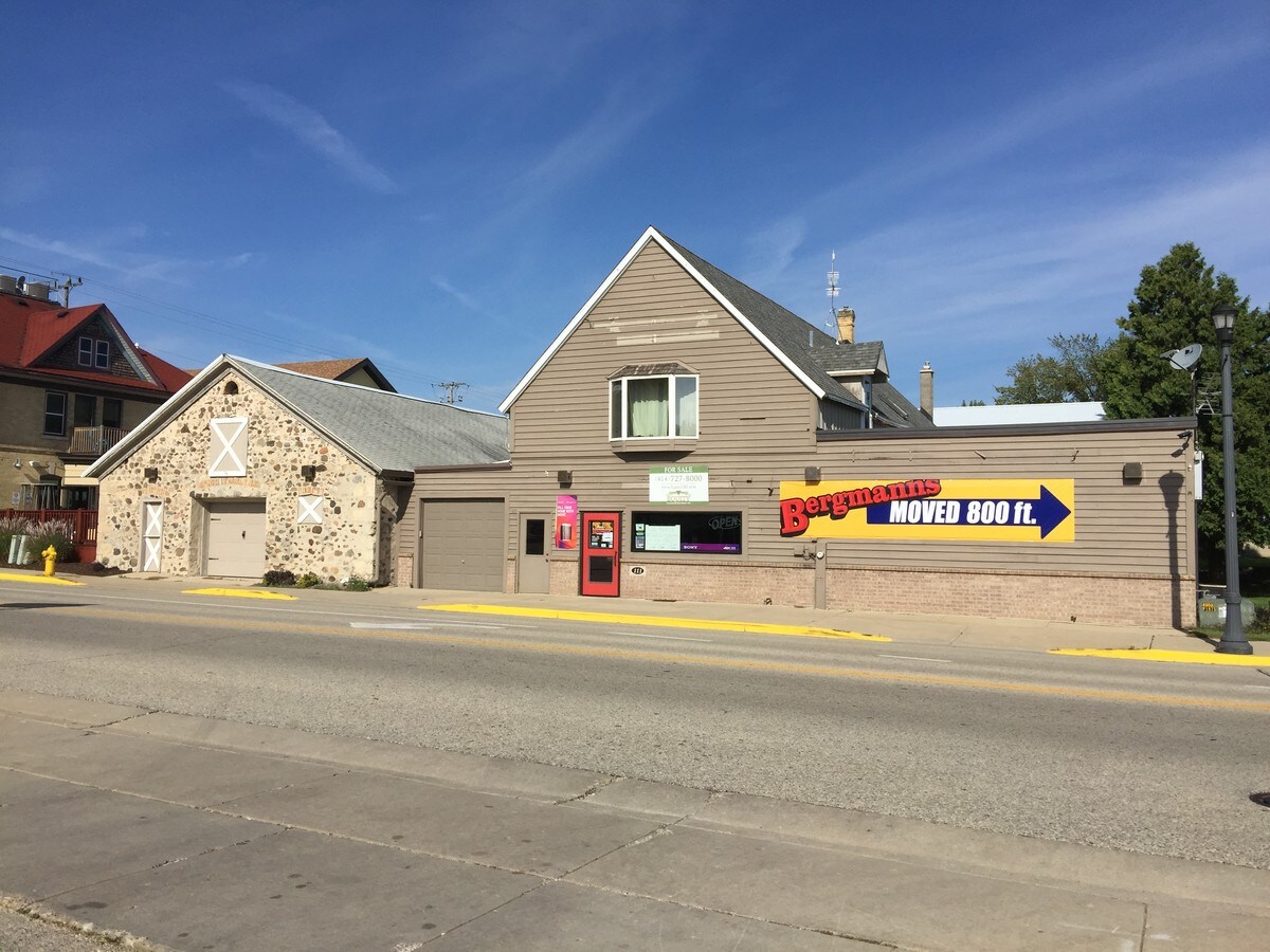 111 Kettle Moraine Dr N, Slinger, WI 53086