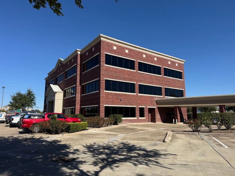 19855 Southwest Fwy, Sugar Land, TX for lease - Building Photo - Image 2 of 17