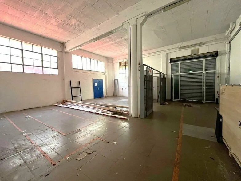 Industrial in Nice for lease - Interior Photo - Image 1 of 12