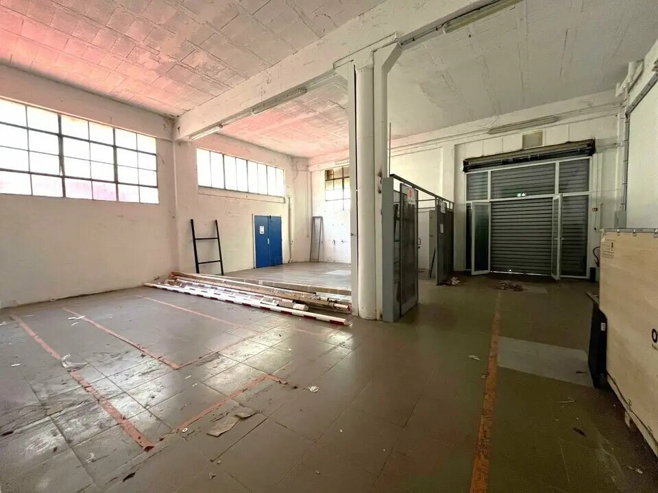 Industrial in Nice for lease Interior Photo- Image 1 of 13