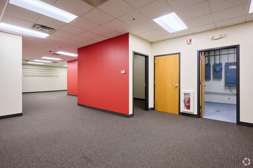 300 Main St, East Rochester, NY for lease - Interior Photo - Image 3 of 23