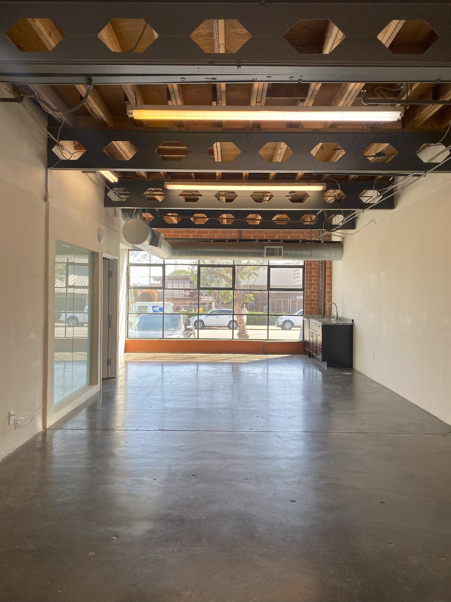 1639 11th St, Santa Monica, CA 90404 - Office for Lease | LoopNet