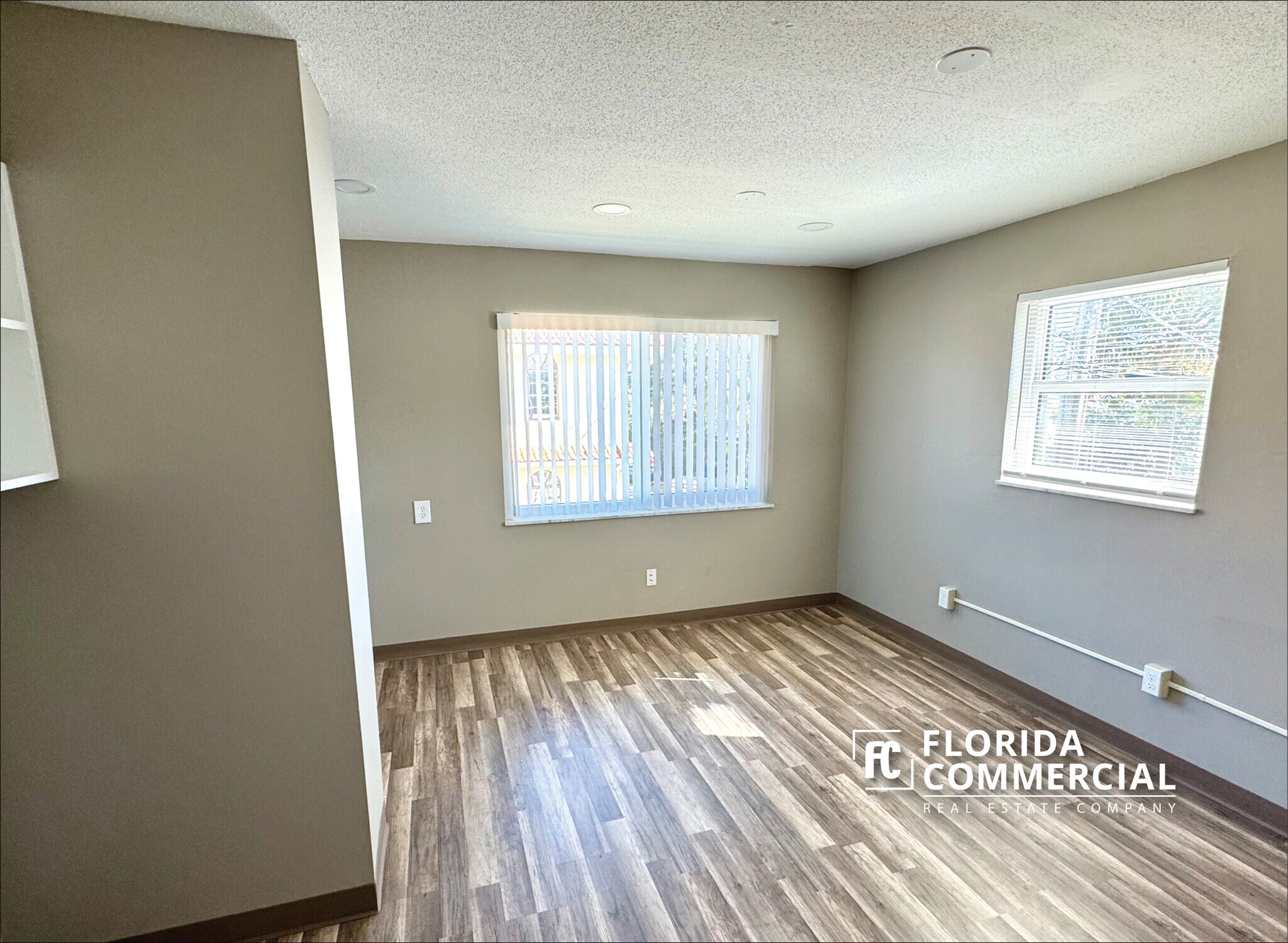 800 SE Ocean Blvd, Stuart, FL for lease Interior Photo- Image 1 of 8