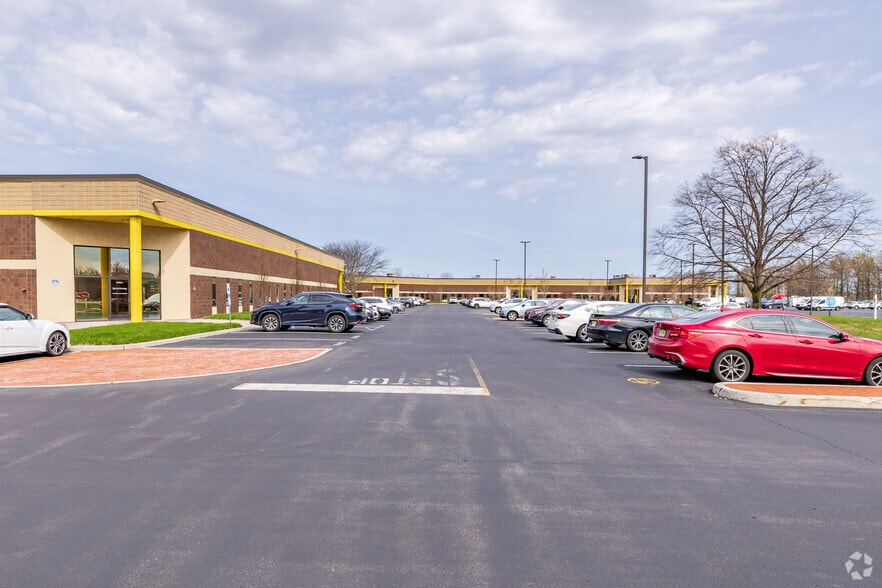 300 Columbus Cir, Edison, NJ for lease - Building Photo - Image 3 of 5
