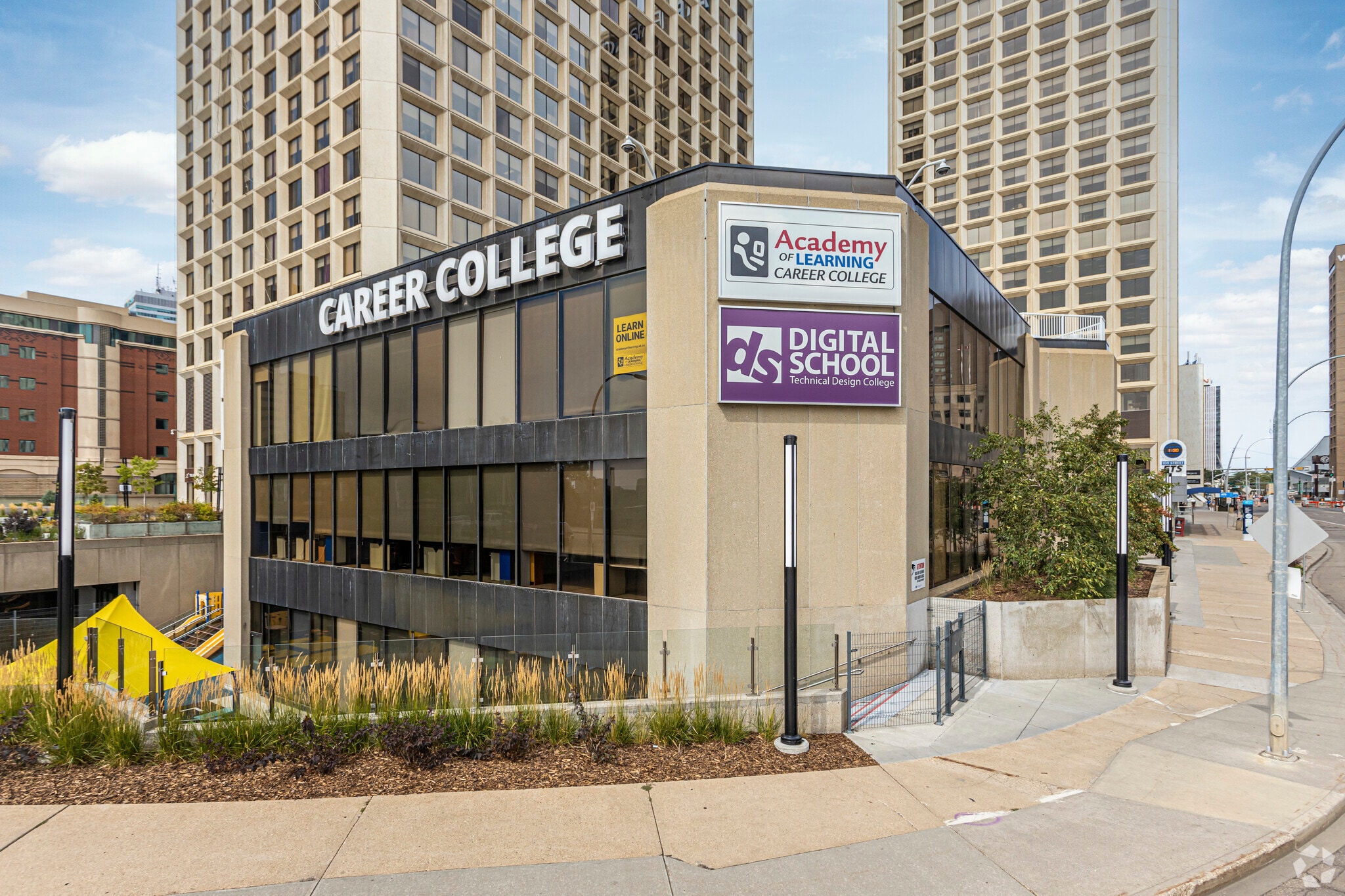 10010 100 St NW, Edmonton, AB for sale Primary Photo- Image 1 of 1