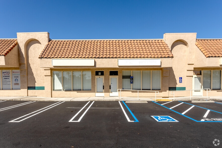 940 E Valley Pky, Escondido, CA for lease - Building Photo - Image 2 of 25