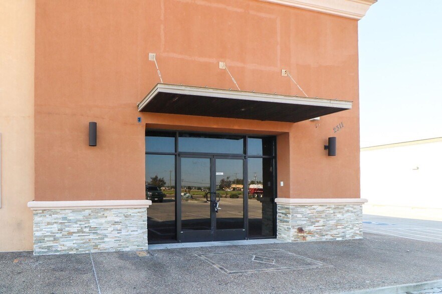 2311 Saturn Dr, Laredo, TX 78041 Building B