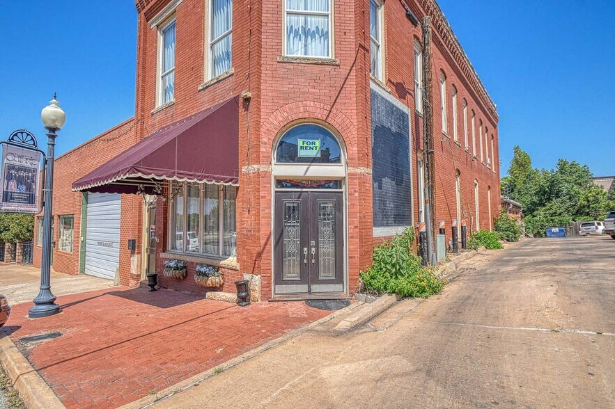 312 W Oklahoma Ave, Guthrie, OK 73044