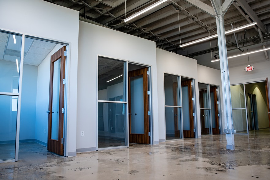 2721 Cesar Chavez Blvd, Fresno, CA for lease - Interior Photo - Image 2 of 18