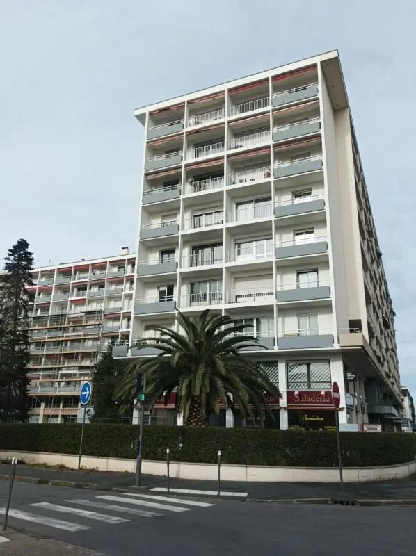 Location Commerce 120 m² - Photo 1