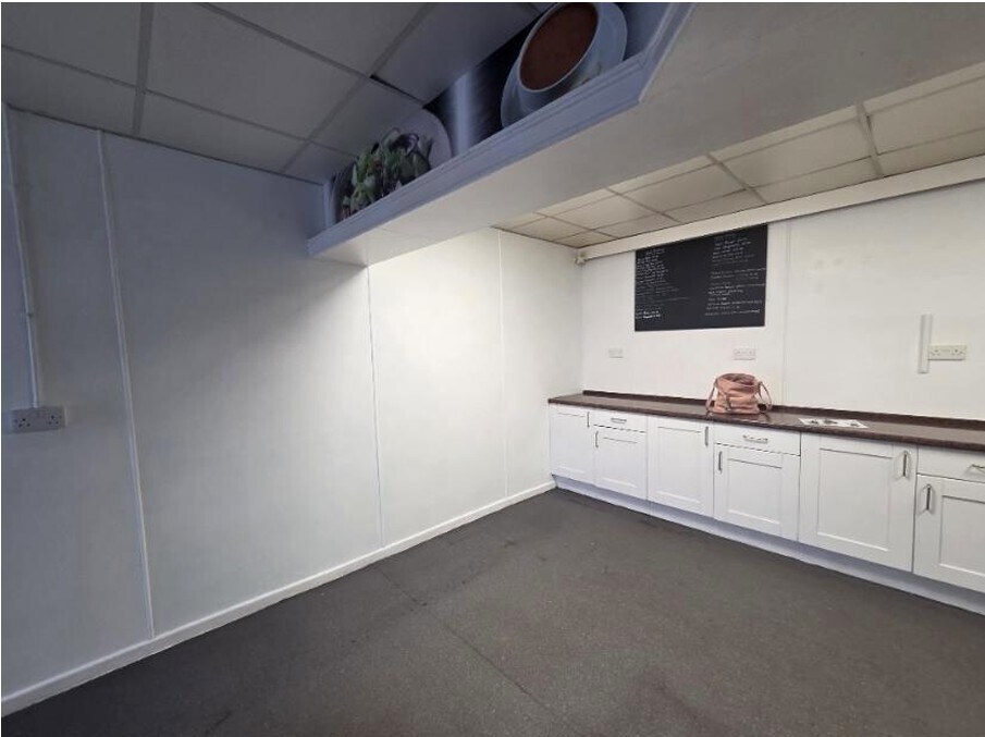St. Pauls Sq, Isle Of Man for lease Interior Photo- Image 1 of 2