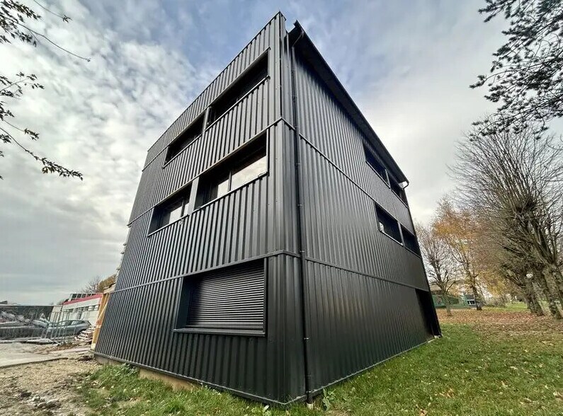 Office in Mont-Saint-Aignan for lease - Building Photo - Image 1 of 8