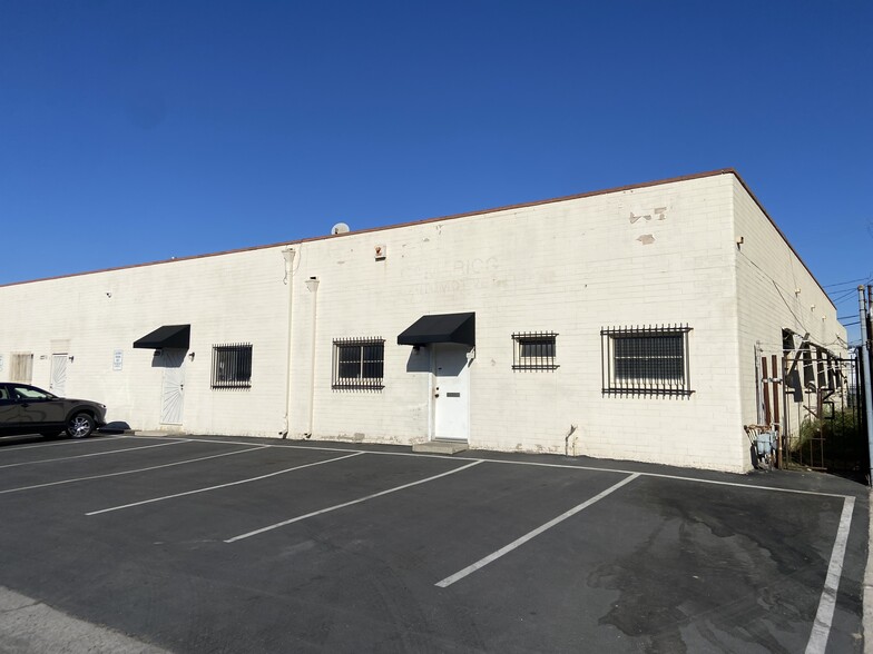 1227-1229 E Ash Ave, Fullerton, CA for lease - Building Photo - Image 2 of 13