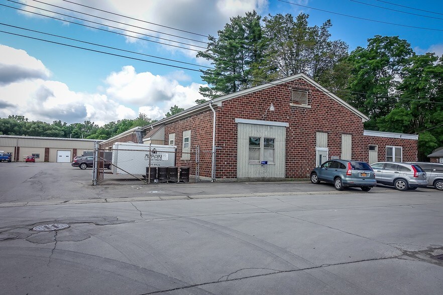 645 Persons St, East Aurora, NY 14052