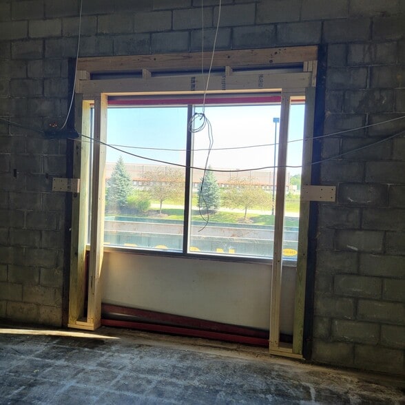 900 Corporate Blvd, Newburgh, NY for lease - Interior Photo - Image 3 of 16