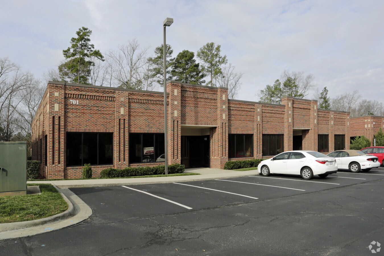 701 Cascade Pointe Ln, Cary, NC 27513