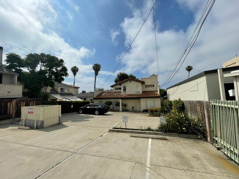2036 Hornblend St, San Diego, CA for lease - Building Photo - Image 3 of 3