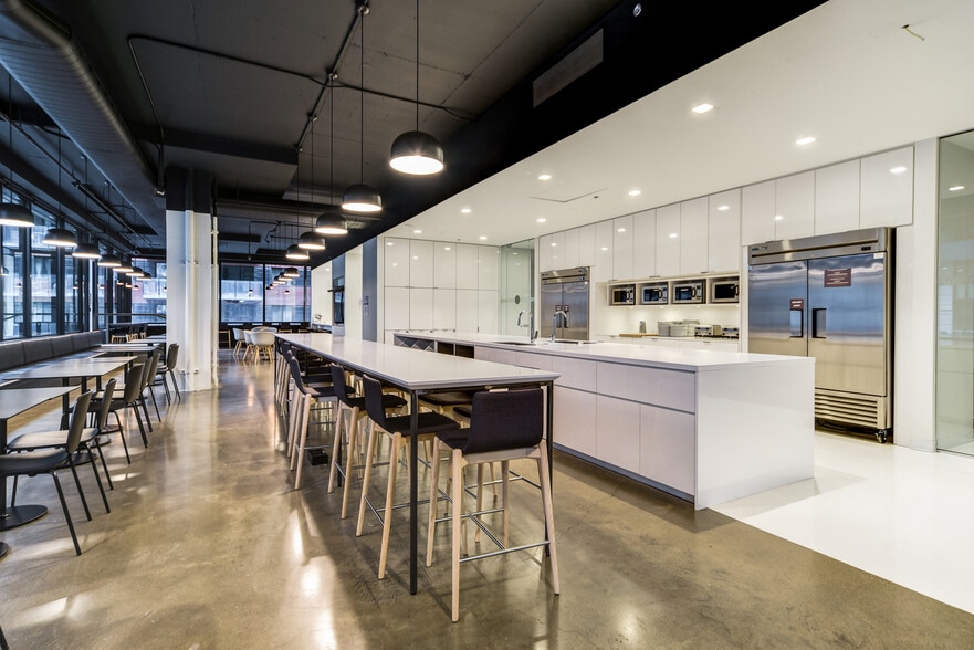 100 Rue Peel, Montréal, QC for lease - Interior Photo - Image 3 of 33