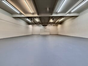 3525-3541 Valley View Blvd, Las Vegas, NV for lease Building Photo- Image 1 of 6