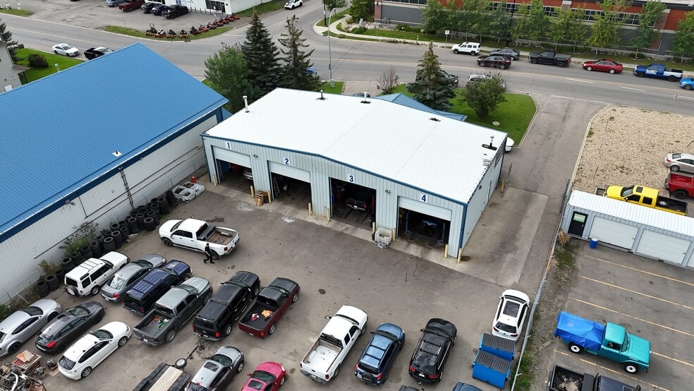 50 Railway St E, Cochrane, AB for sale - Building Photo - Image 3 of 17