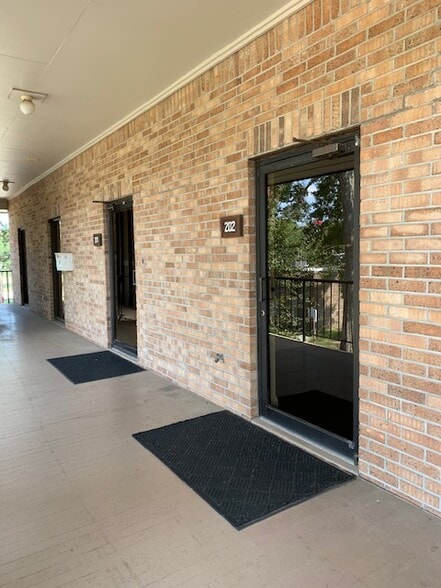 733 E Airport Ave, Baton Rouge, LA for lease - Building Photo - Image 3 of 3