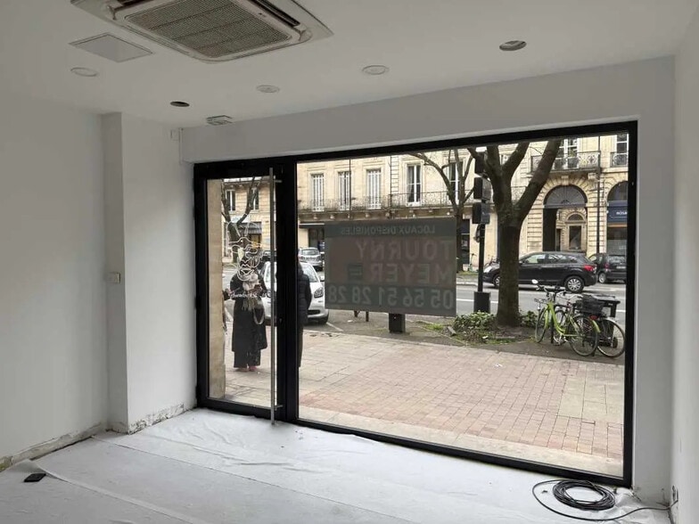 Retail in Bordeaux for lease - Interior Photo - Image 2 of 3