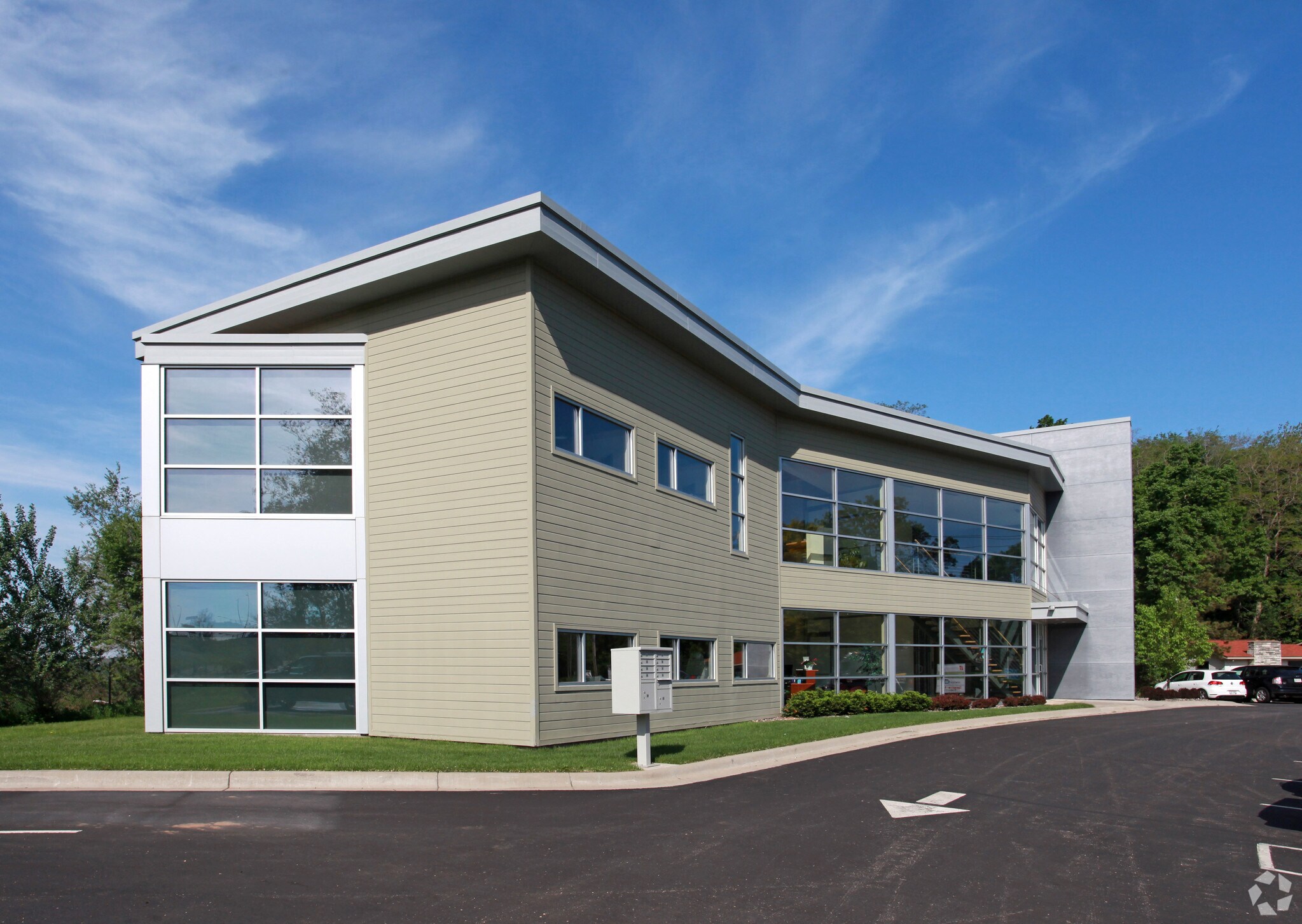 86 Coulee Rd, Hudson, WI for sale Primary Photo- Image 1 of 1