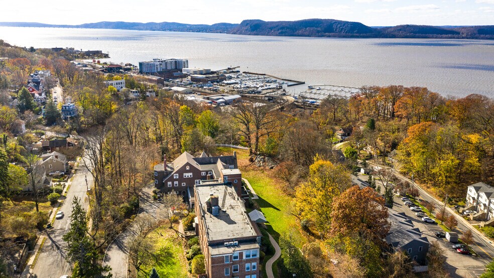 25 N Malcolm St, Ossining, NY 10562