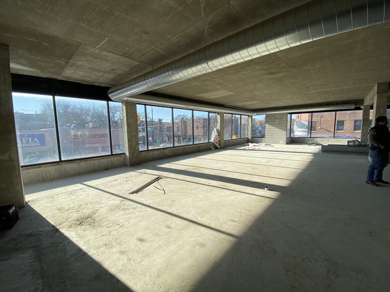 6415 N Rockwell St, Chicago, IL for lease - Building Photo - Image 3 of 7