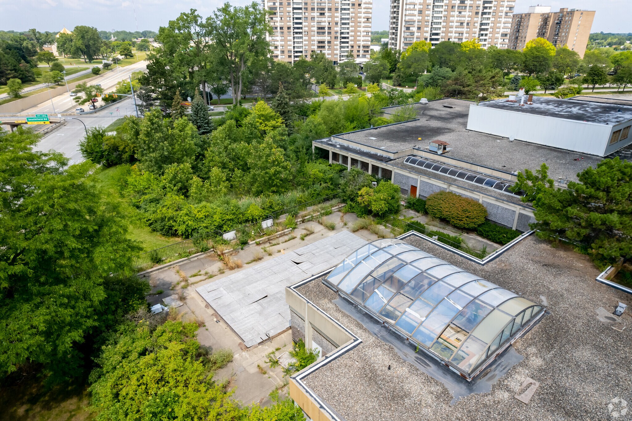 16400 J.L. Hudson Dr, Southfield, MI 48075 Plaza Hotel & Conf Center