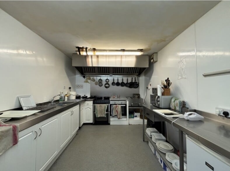 Church Rd, Worthing for lease - Interior Photo - Image 3 of 4