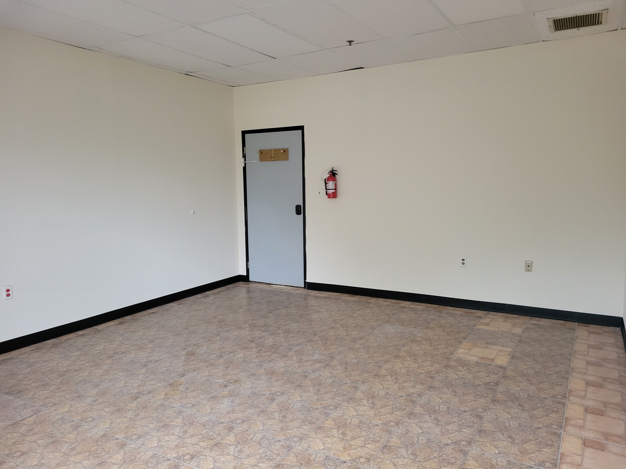 15 Ackerman Ave, Clifton, NJ for lease Interior Photo- Image 1 of 3