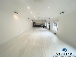 Pump Aly, Brentford for lease Interior Photo- Image 2 of 8